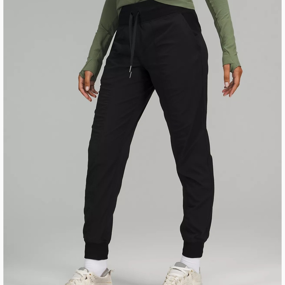 Lululemon Dance Studio Mid-Rise Jogger Size 12 NWT Black
